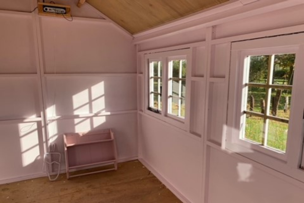 Shed interior decor in pink